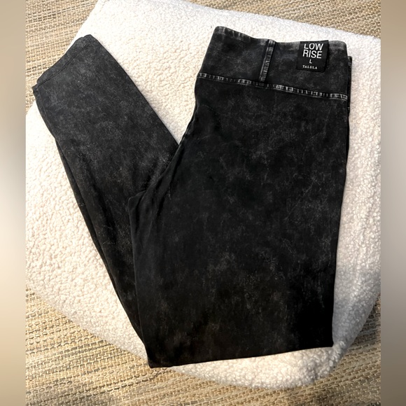 Talula Pants - Talula Aritzia leggings